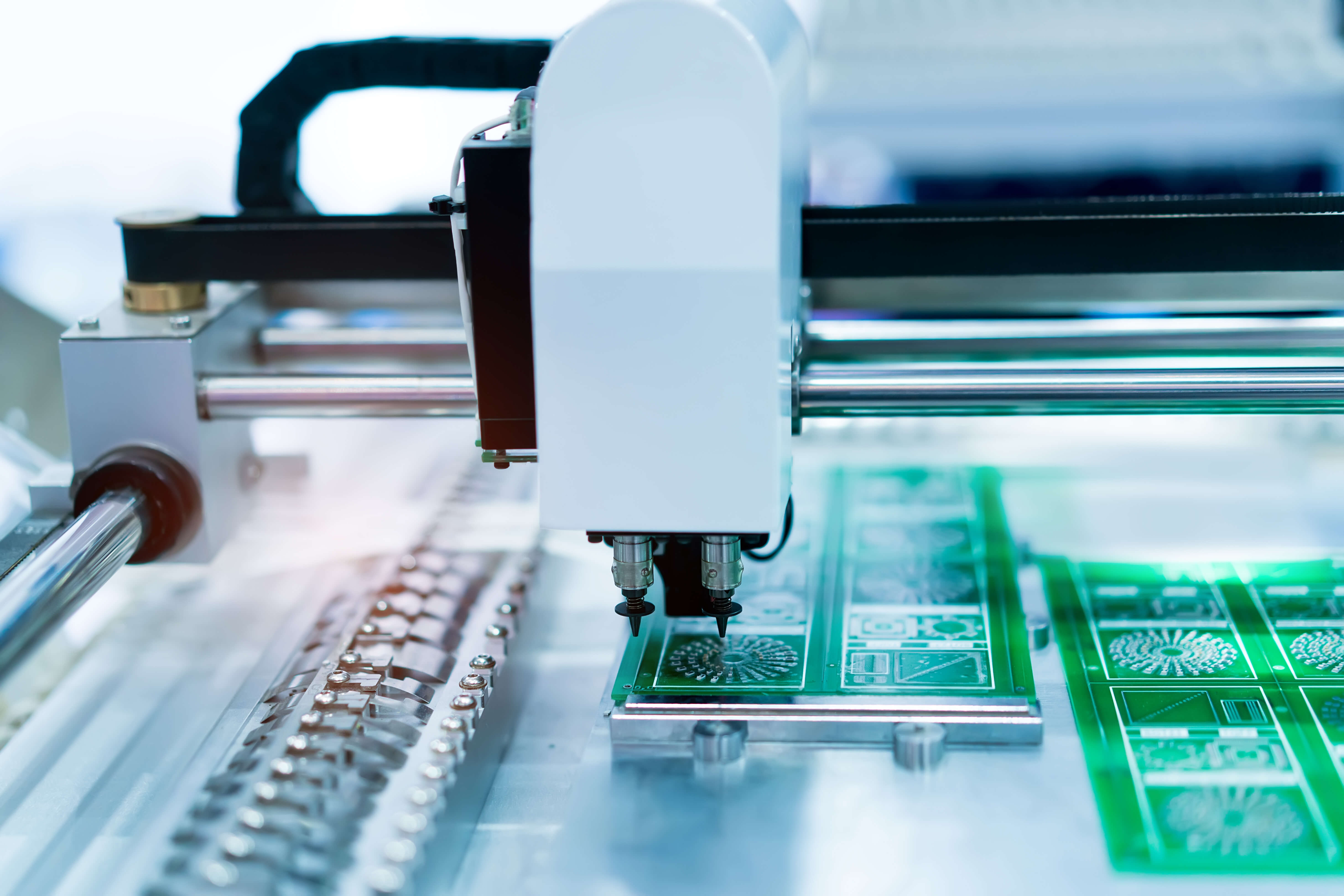 Produktionsmaschine für die Fertigung von elektronischen Baugruppen Produktionsmaschine für die Fertigung von elektronischen Baugruppen